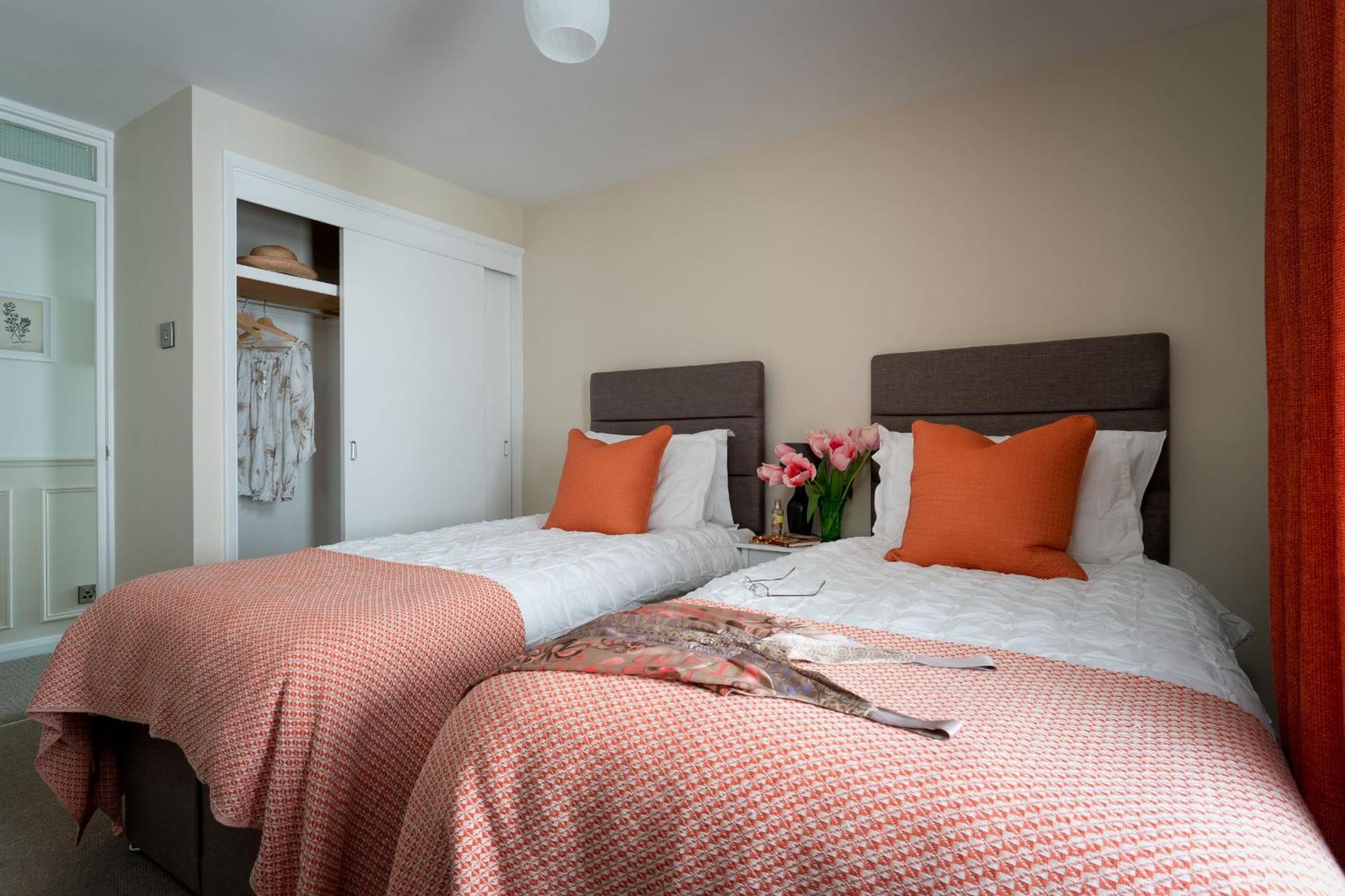 Lawsons Place - Family-Friendly Apartment With Parking On Babbacombe Downs In Torquay Esterno foto